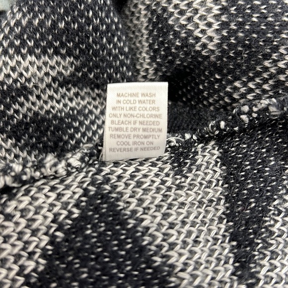 NEW Kirra Black & White Aztec Print Short Sleeve Open Front Cardigan Sweater - Picture 6 of 6